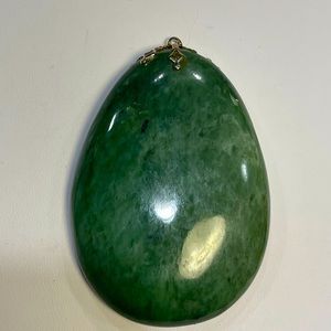 Elegant Green Pendant Necklace
